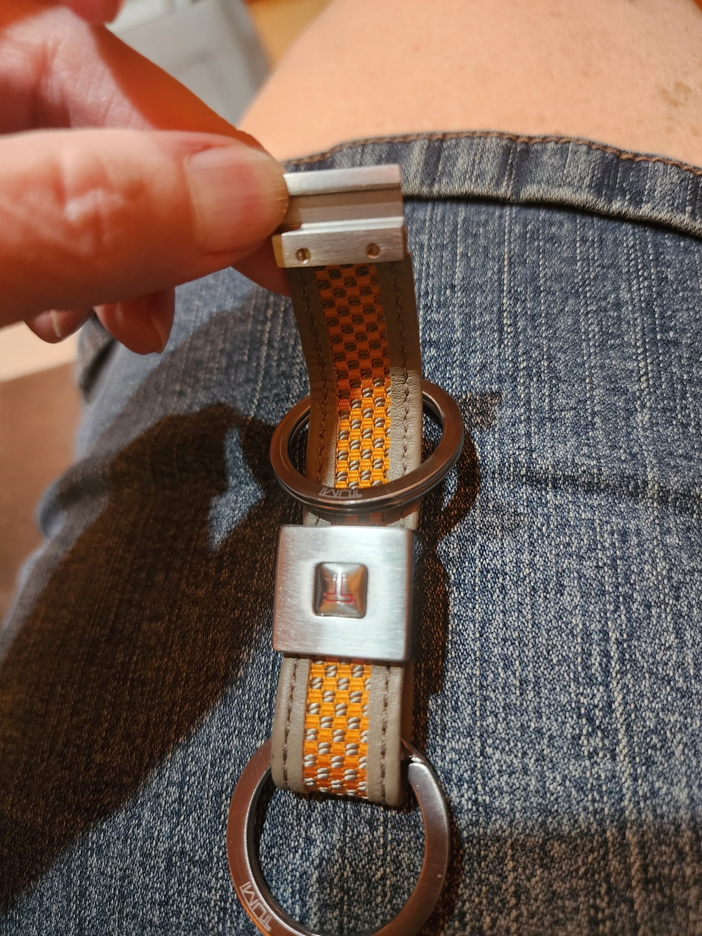 TUMI Orange Valet Keychain - Picture 5 of 8
